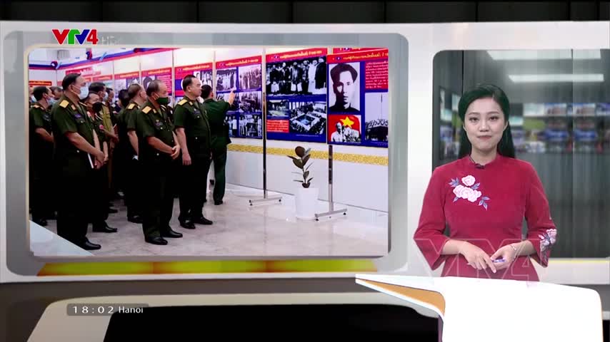 Bộ Quốc phòng Lào tổ chức triển lãm ảnh về quan hệ Việt - Lào