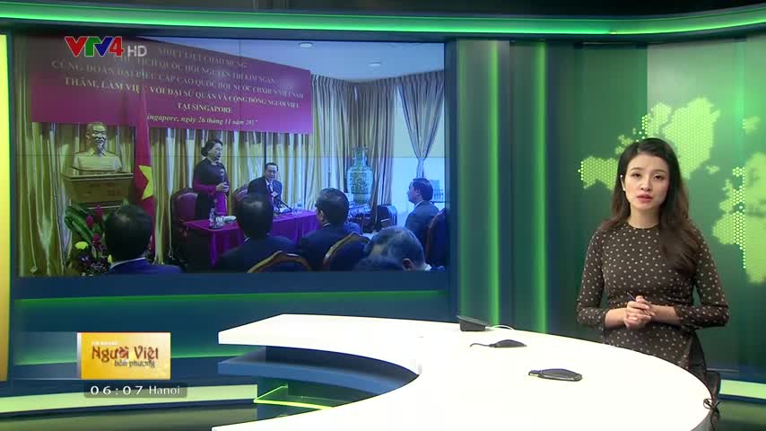 Chủ tịch Quốc hội gặp cộng đồng người Việt tại Singapore