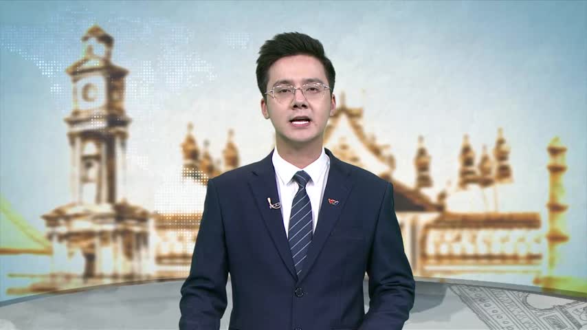 Dâng hoa tưởng niệm tại tượng đài Chủ tịchHồ Chí Minh tại Paris