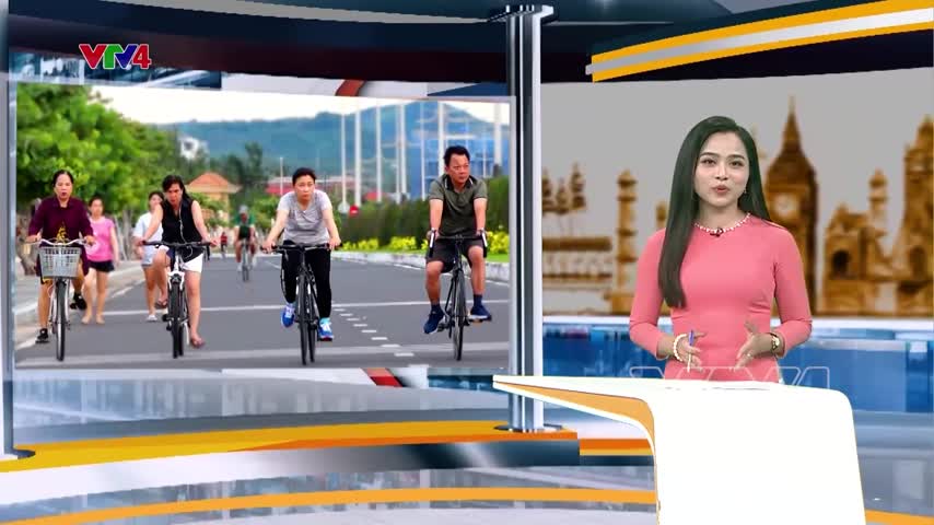 Đạp xe trong phố