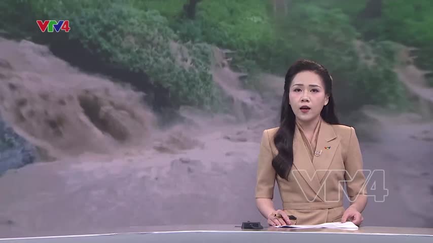 Lũ lớn chia cắt quốc lộ 48
