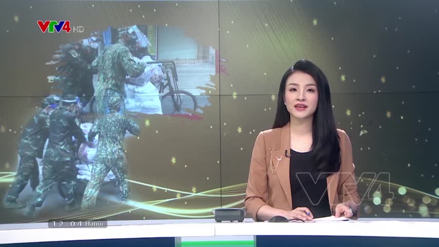 Xe đạp thồ chở lương thực giúp dân