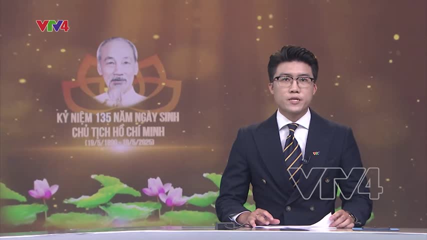 Bày tỏ lòng thành kính đối với Chủ tịch Hồ Chí Minh