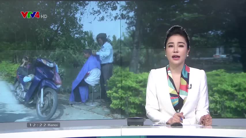Người dân quê hớt tóc ăn Tết​