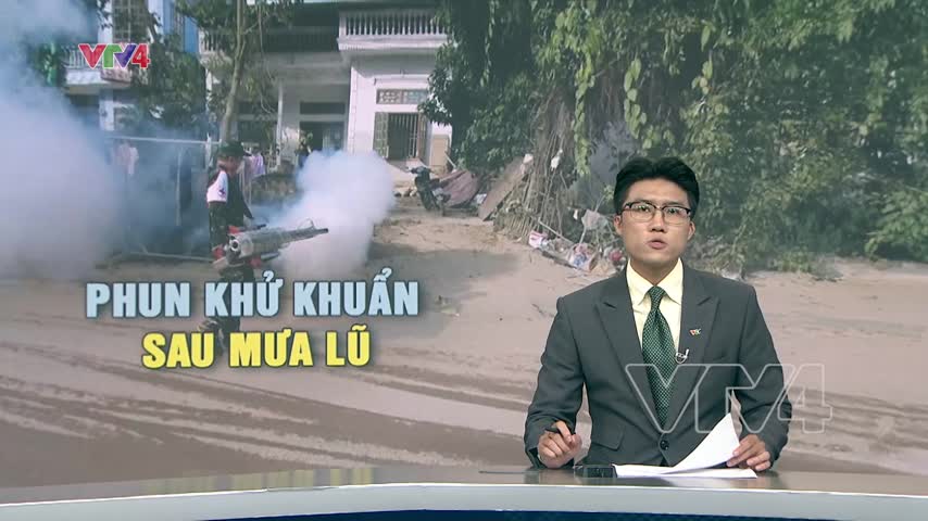 Quân đội phun khử khuẩn sau mưa lũ