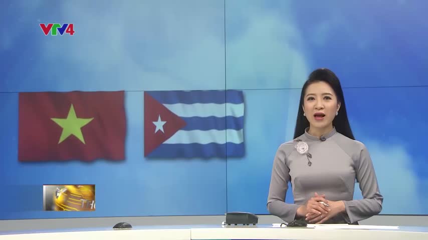 Tổng Bí thư đặt vòng hoa tại tượng đài Chủ tịch Hồ Chí Minh