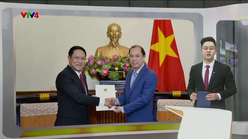 Trao giấy chấp nhận Lãnh sự cho Tổng Lãnh sự mới của Lào tại Đà Nẵng