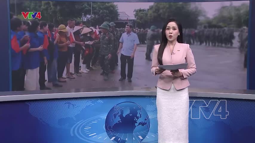 Xúc động phút chia tay giữa quân và dân vùng lũ